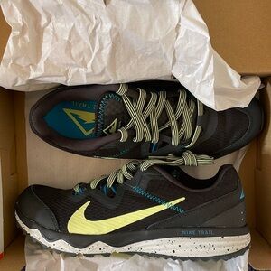 NIKE Juniper Trail Hiking Shoes CW3809-004 | Size: 6 Women’s | Black Yellow